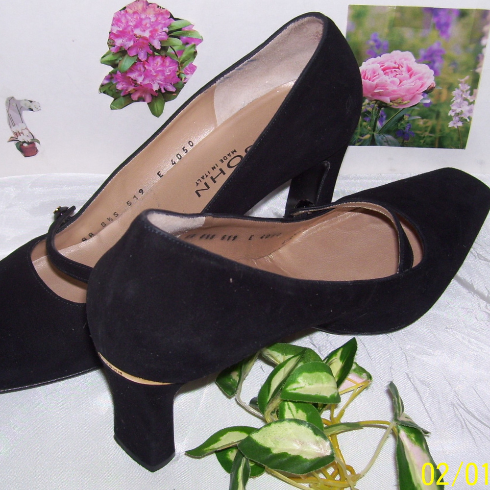 ST JOHN Classic Black Suede Pump 8.5AA